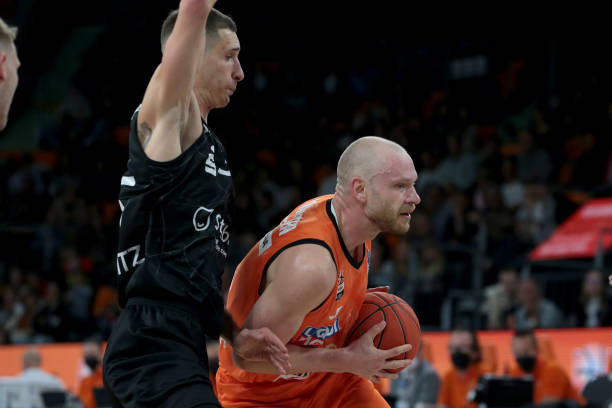 身手串联起 身手串联起