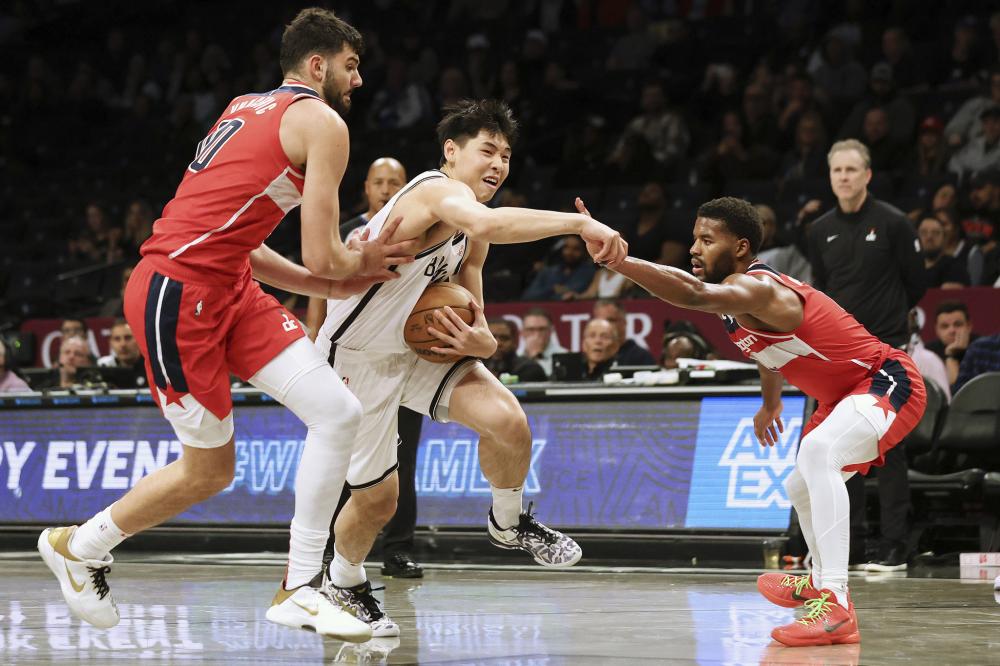 拉拽甚至碰 拉拽甚至碰